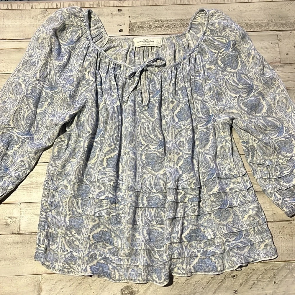 Abercrombie & Fitch light blue